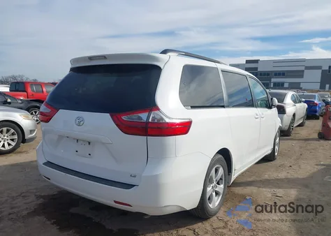 2015 Toyota Sienna Le 8 Passenger z USA, uszkodzony, nr VIN 5TDKK3DC6FS543724